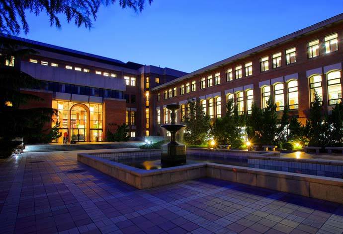 大學(xué)校園整體的規(guī)劃設(shè)計理念簡述