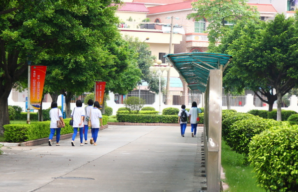 塑造良好的校園文化氣氛