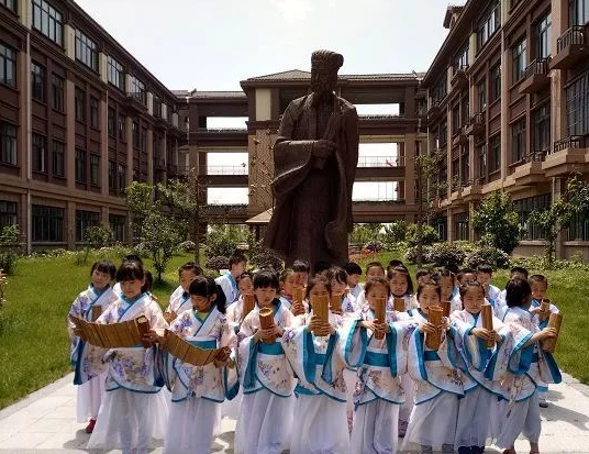 校園文化氛圍與宣傳的重要性簡(jiǎn)述