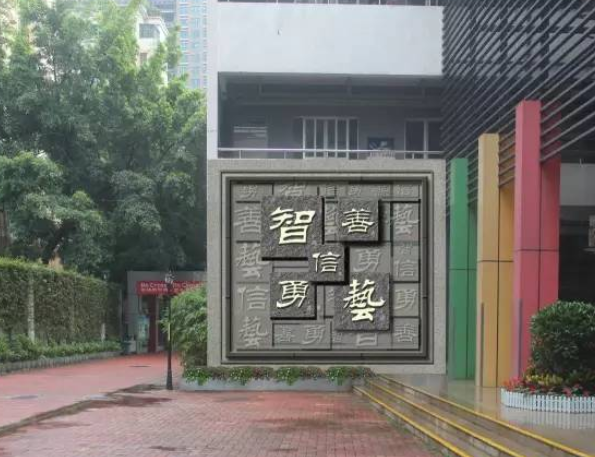 在設(shè)計(jì)過程中，和客戶有效的溝通很關(guān)鍵