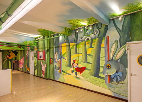 幼兒園文化墻的彩繪有什么特點(diǎn)