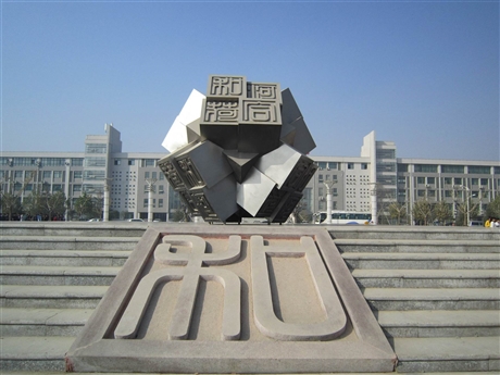 校園景觀雕塑的特點