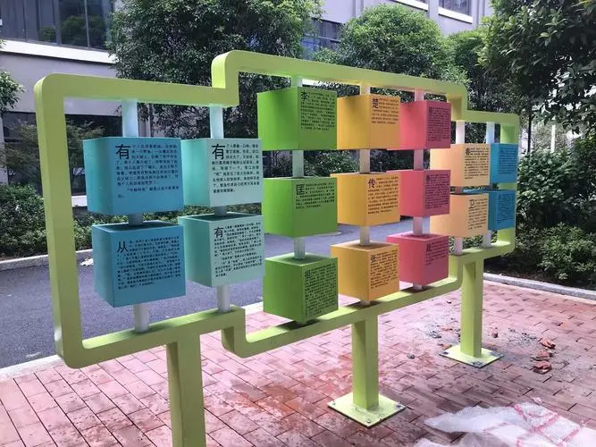 學校標志文化的建設不能與校園形象的積極作用分開