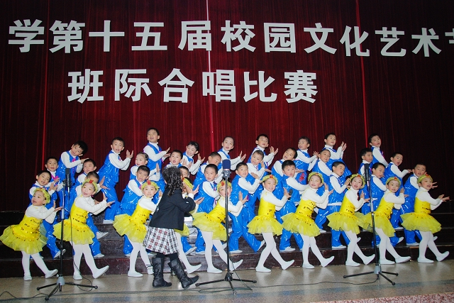 和諧校園文化建設需要注重軟環(huán)境建設，堅持以人為本