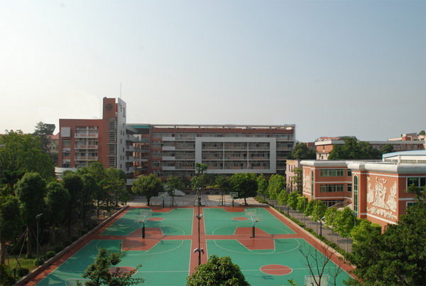 回顧2016年 推進“三嚴(yán)三實”專題教育 提升校園文化建設(shè)品位
